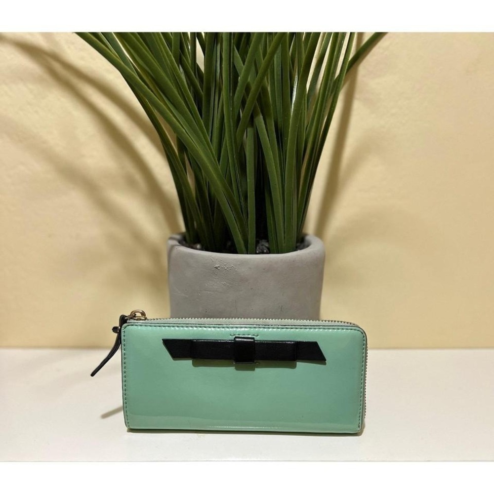 KATE SPADE Chelsea Park Nisha Coastline Green Patent Leather Zip Around Wallet - Picture 2 of 4